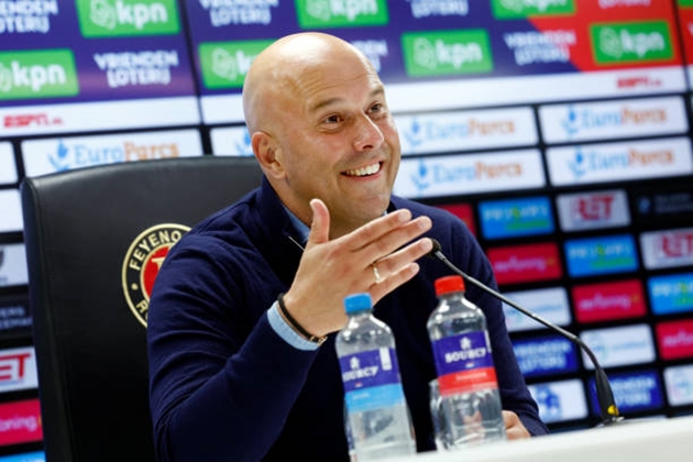 Arne Slot thừa nhận muốn trò chuyện với Jurgen Klopp.