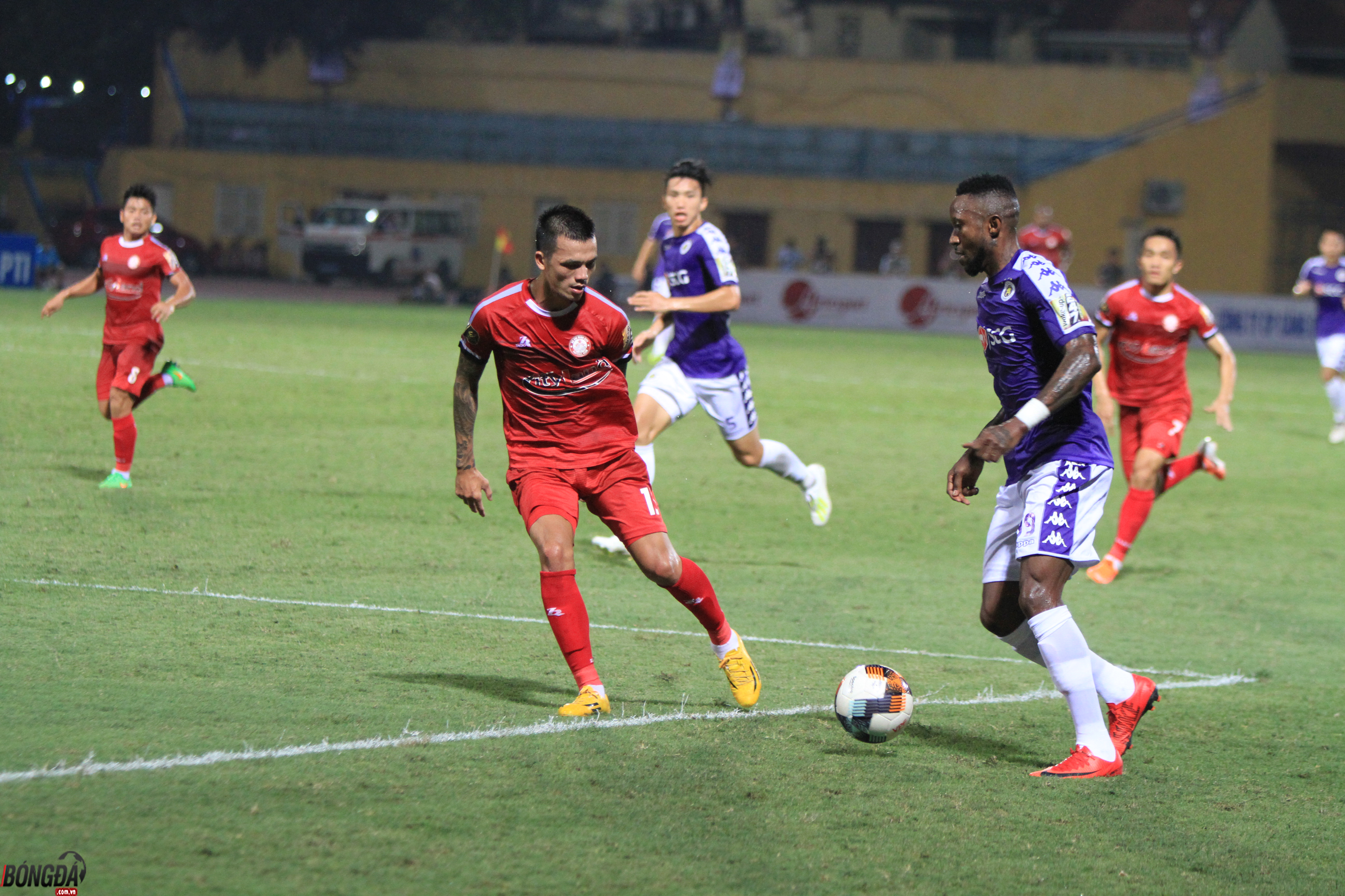Vượt qua TPHCM, Hà Nội FC giành ngôi đầu bảng của chính đối thủ
