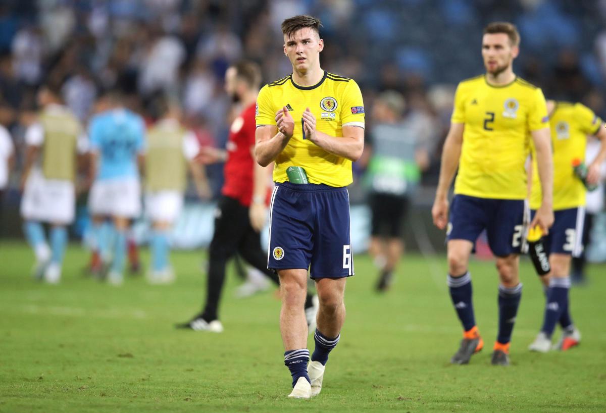 Mắc trọng tội, "tình đơn phương" của Man Utd xin lỗi người Scotland