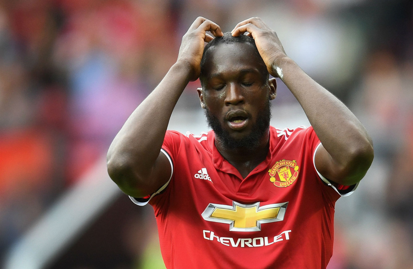 "Chi tới 736 triệu bảng, nhưng Man Utd còn cách danh hiệu cả triệu dặm"