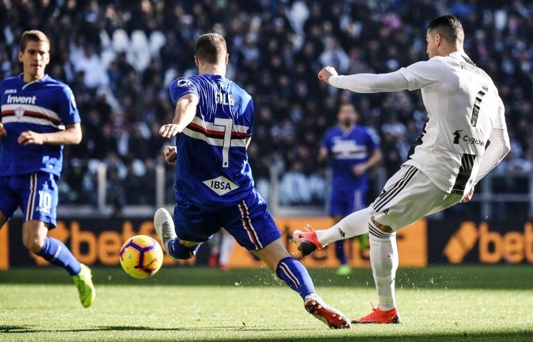 Cristiano Ronaldo SMASHES Serie A record with amazing goal two minutes into Sampdoria game - Bóng Đá