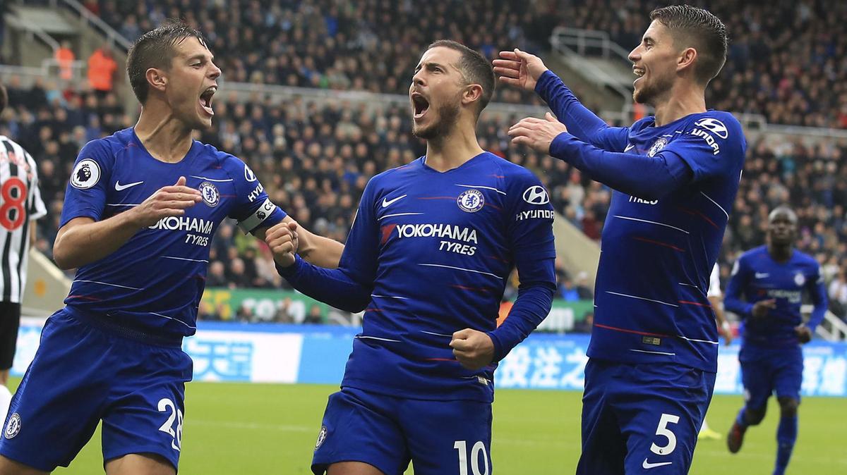 Pundit names the one Chelsea player that Maurizio Sarri needs to take out of his starting XI - Bóng Đá