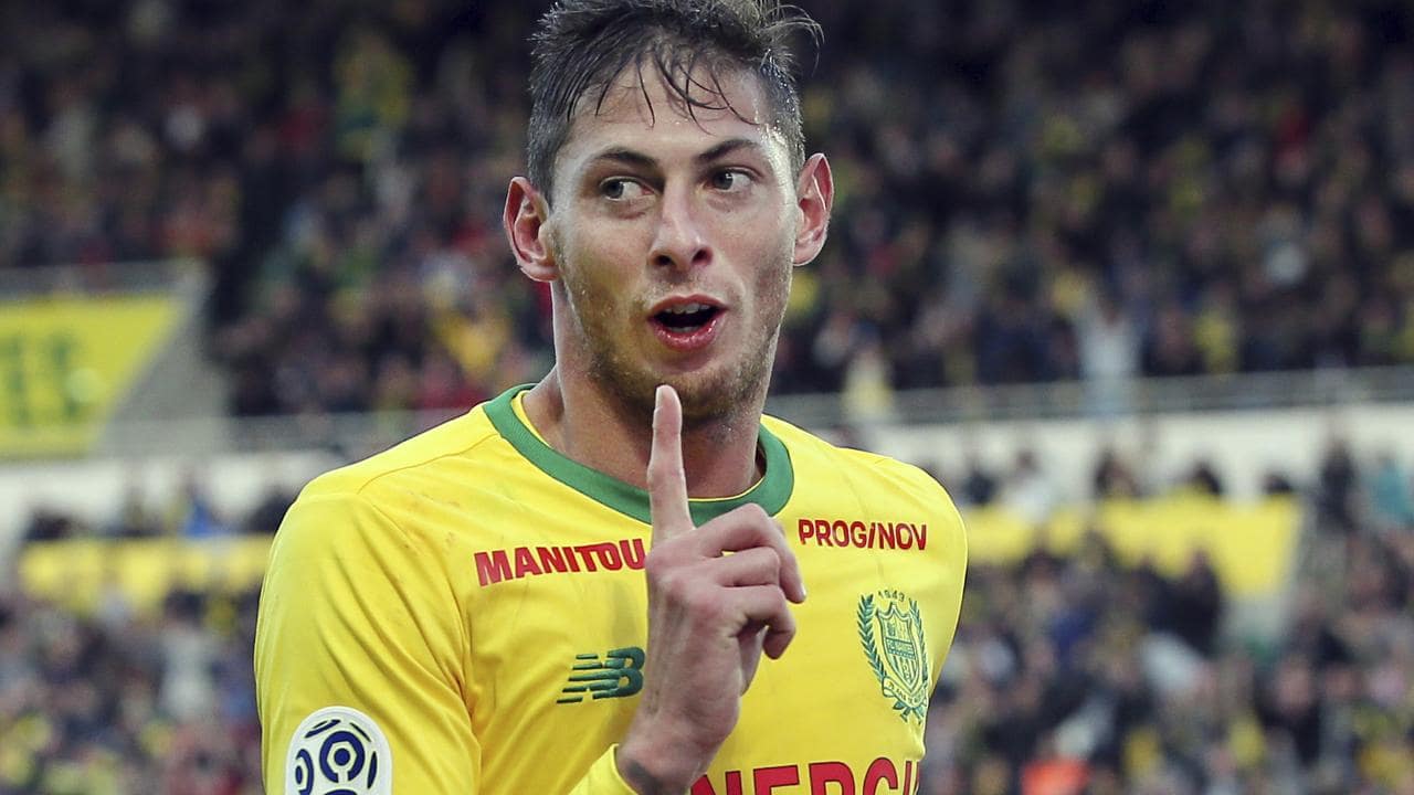 Lionel Messi joins calls for search to continue for missing Emiliano Sala - Bóng Đá