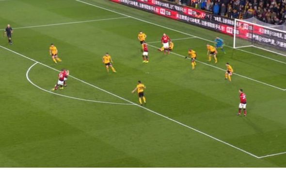 Did you see Romelu Lukaku TACKLE Man Utd team-mate in Wolves clash? The damning pics - Bóng Đá