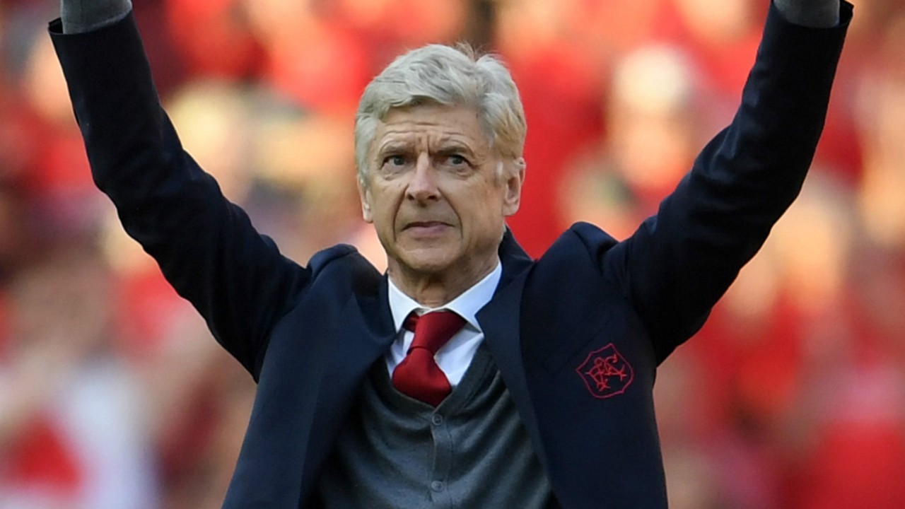 Robin van Persie explains why Arsenal legend Arsene Wenger has put him off coaching - Bóng Đá