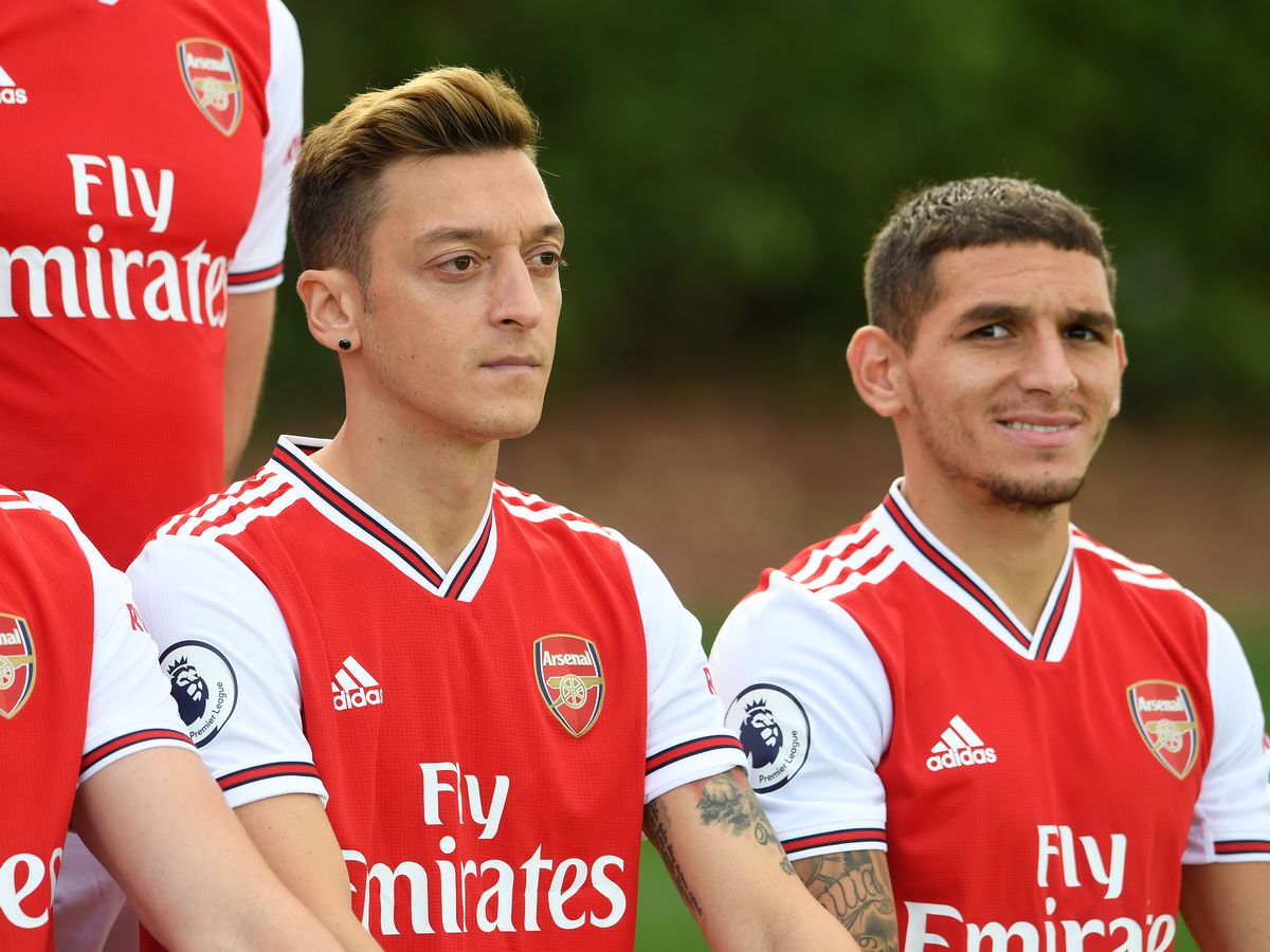ARSENAL FANS WANT OZIL AND TORREIRA TO START AGAINST LEICESTER - Bóng Đá