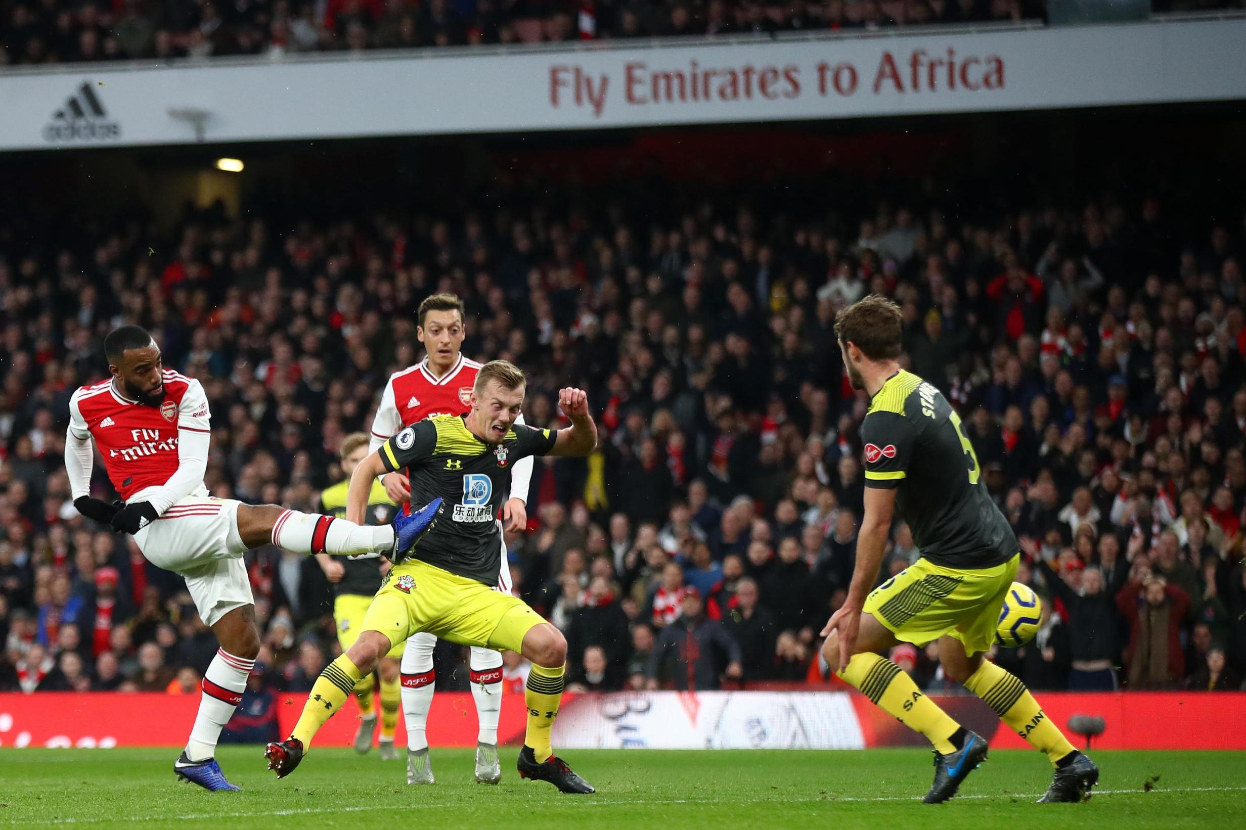Tiết lộ bầu không khí hiện tại của Arsenal: Ghế nóng của Emery có giữ được?