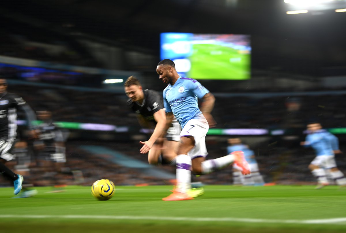  Raheem Sterling has won 17 penalties since his Premier League debut in March 2012; more than any other player in the competition. Menace. - Bóng Đá