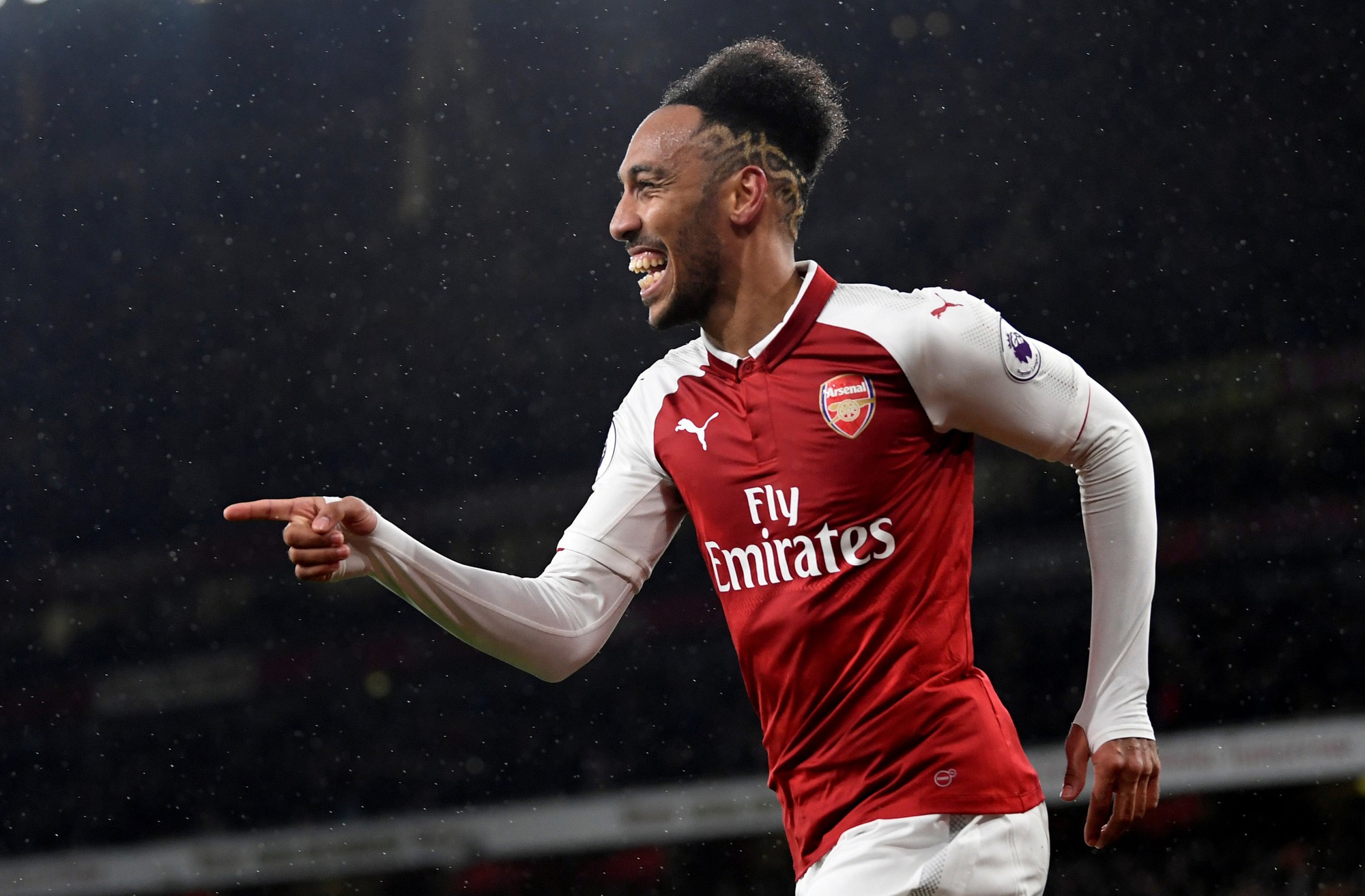 Arsenal urged not to repeat Mesut Ozil transfer mistake with Pierre-Emerick Aubameyang - Bóng Đá