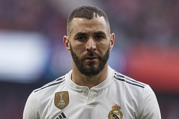 'In my garden with nothing to do': Benzema shows he's not really into quarantine life - Bóng Đá