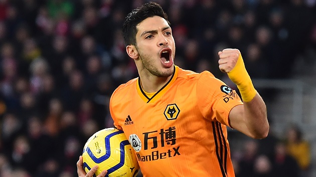 Raul Jimenez told to snub Manchester United, Arsenal and Real Madrid by Wolves legend - Bóng Đá