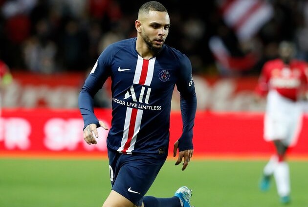 Arsenal submit offer to PSG star Layvin Kurzawa as Barcelona hampered by transfer decision - Bóng Đá