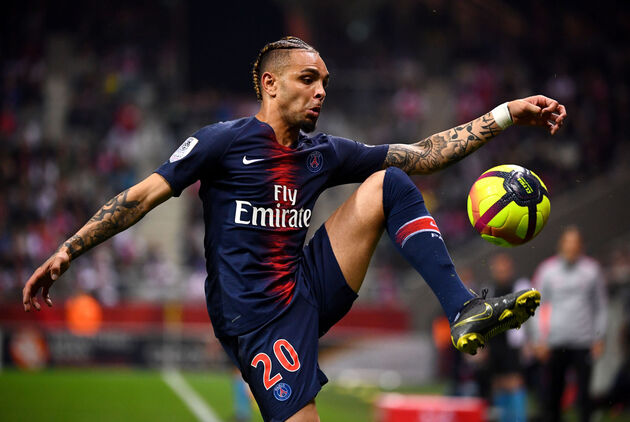 Arsenal submit offer to PSG star Layvin Kurzawa as Barcelona hampered by transfer decision - Bóng Đá