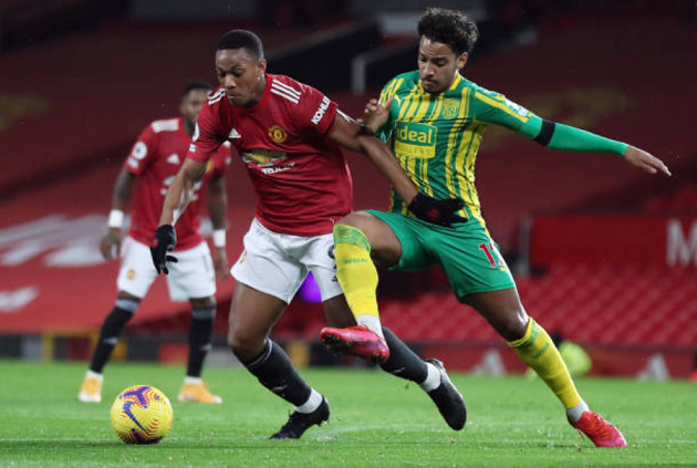 Man Utd 'bó tay', mặc 'vũ đạo Samba' nhảy múa tại Old Trafford