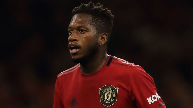 Warrior: Fred goes the extra mile to win back possession despite being fouled repeatedly by Fulham players - Bóng Đá