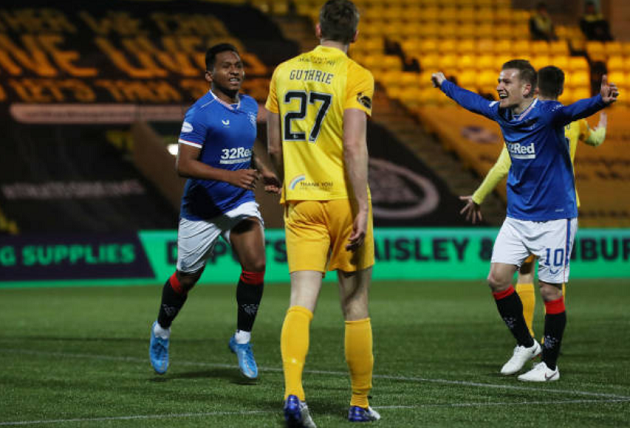 Rõ ràng Steven Gerrard có lý do để phàn nàn, tuy nhiên điều quan trọng nhất là Rangers vẫn có được chiến thắng.