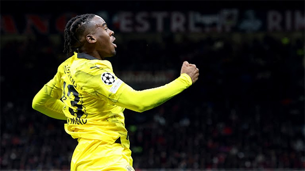 Bynoe-Gittens mang lại nhiều nét tươi mới trên hàng công của Dortmund.