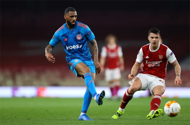 Yann M’Vila từng có 3 mùa giải gắn bó với Olympiacos.