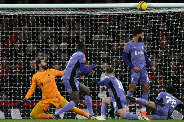 Liverpool đã gặp may trong tình huống dứt điểm rất tốt của Odegaard.