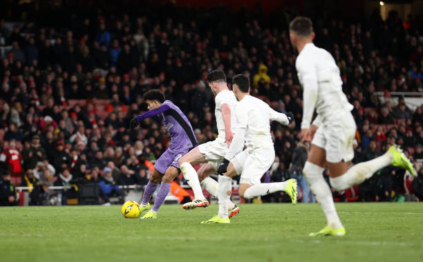 Diaz ghi bàn thắng kết liễu Arsenal ở phút bù giờ cuối cùng.