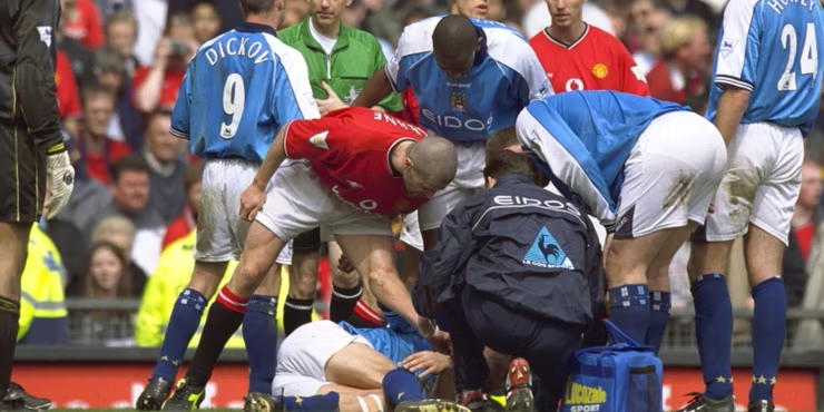 10 khoảnh khắc gây tranh cãi nhất trong lịch sử Premier League - Bóng Đá