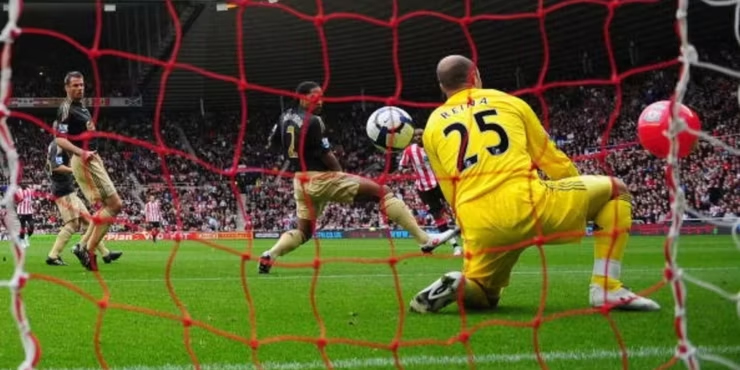10 khoảnh khắc gây tranh cãi nhất trong lịch sử Premier League - Bóng Đá