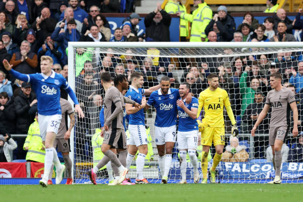 Everton- Tottenham - Bóng Đá