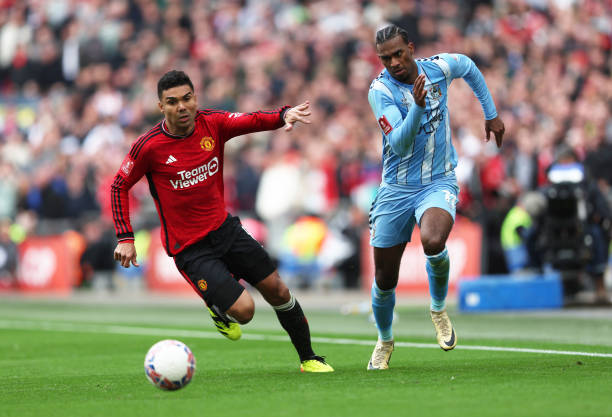 Làm cách nào để Casemiro cứu sự nghiệp ở Manchester United? - Bóng Đá