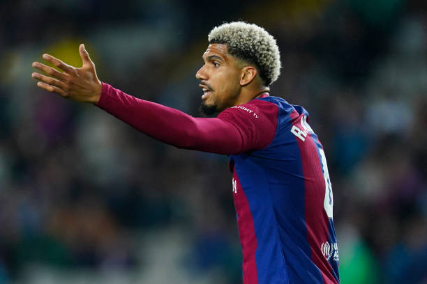 Ronald Araujo mắc quá nhiều lỗi cá nhân trong mùa giải năm nay.