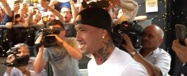 Nainggolan rạng rỡ tại Inter Milan trước giờ kiểm tra y tế - Bóng Đá