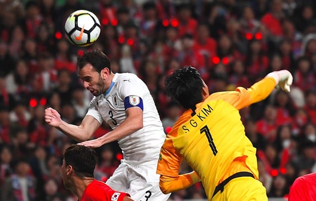 Son Heung-min bỏ lỡ penalty, Hàn Quốc vẫn lập dấu mốc quan trọng trước Uruguay - Bóng Đá