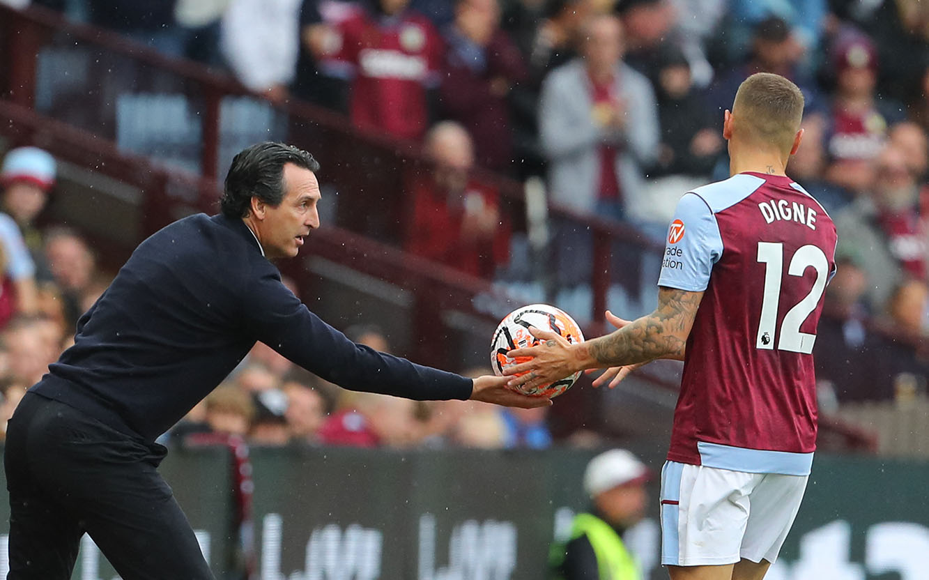 Emery (áo đen) khao khát chứng tỏ bản thân tại Premier League.