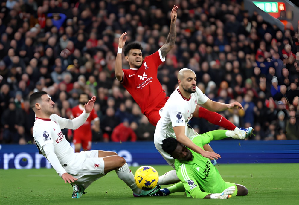 Liverpool "bất lực" hoàn toàn trước Man United.