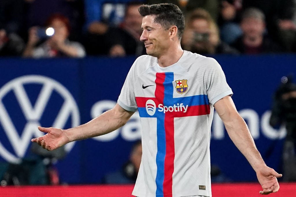 Barca muốn đẩy Lewandowski sang Saudi Pro League - Bóng Đá