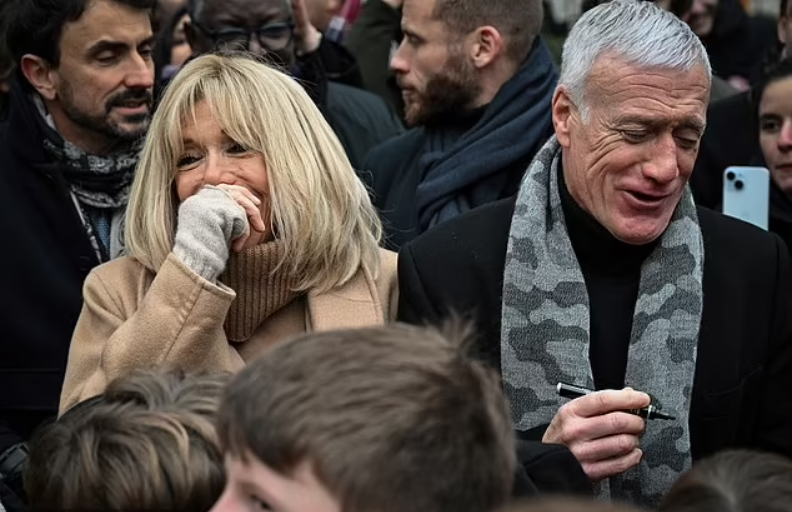 France manager Didier Deschamps 'is forced to refuse a request by First Lady Brigette Macron to call up a player to his team' - Bóng Đá