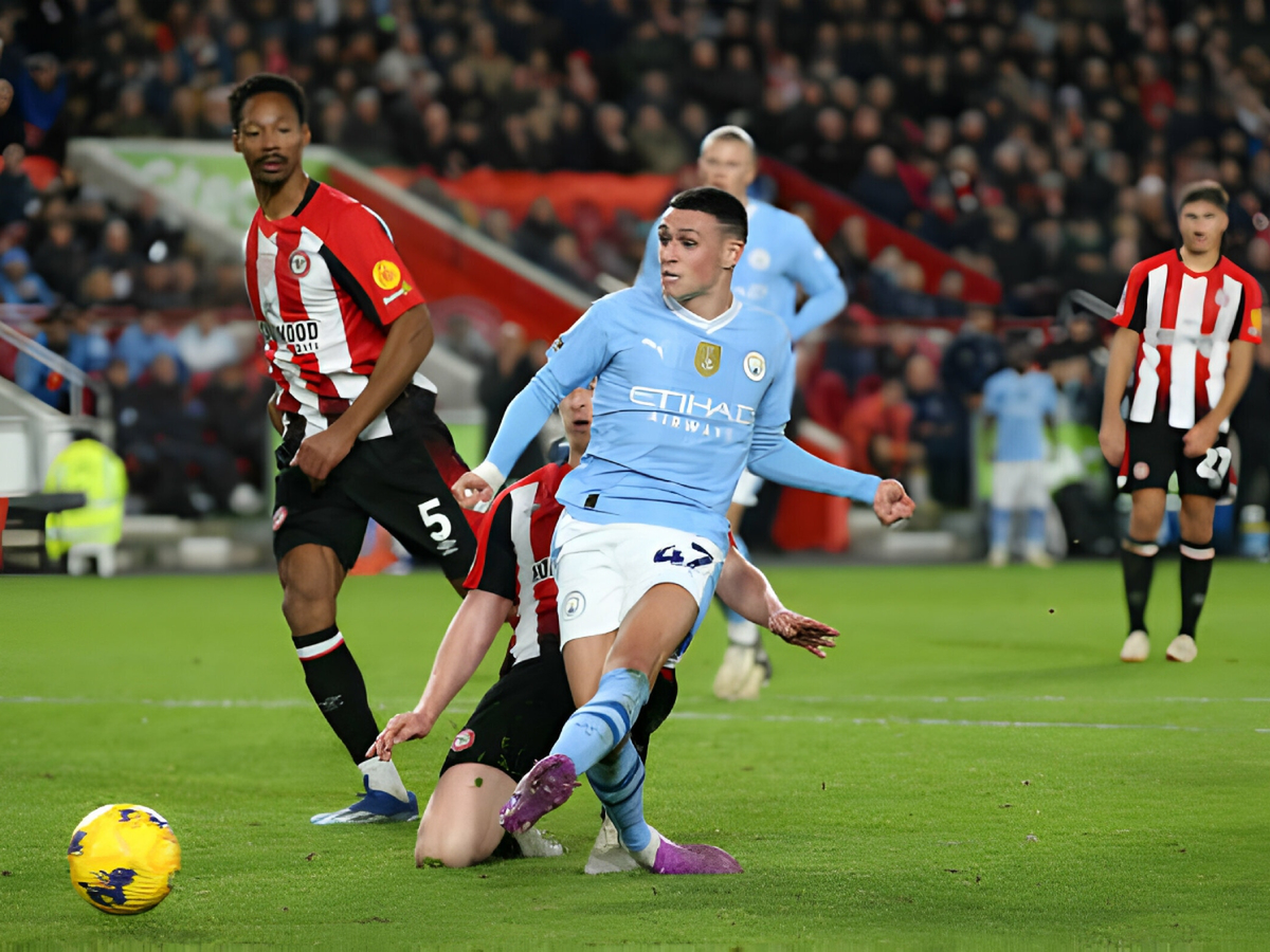 Phil Foden admits he 'sees himself playing in the middle' long-term after hat-trick for Man City in their 3-1 win at Brentford - Bóng Đá