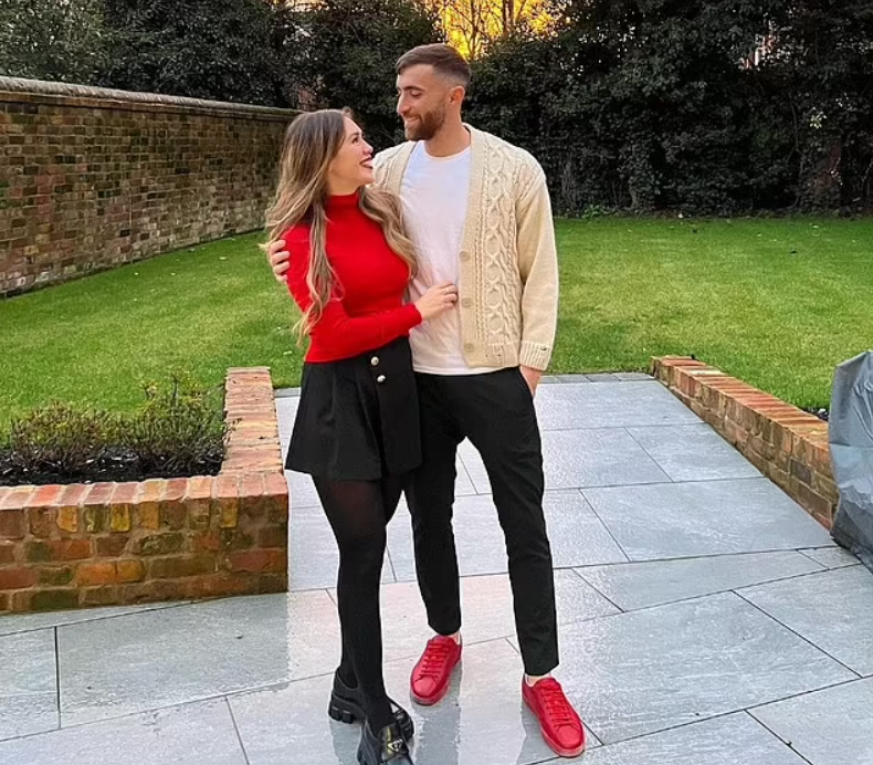 Matt Turner's wife Ashley Herron reveals how one of the Nottingham Forest goalkeeper's team-mates 'broke her NOSE' at a Premier League game - Bóng Đá