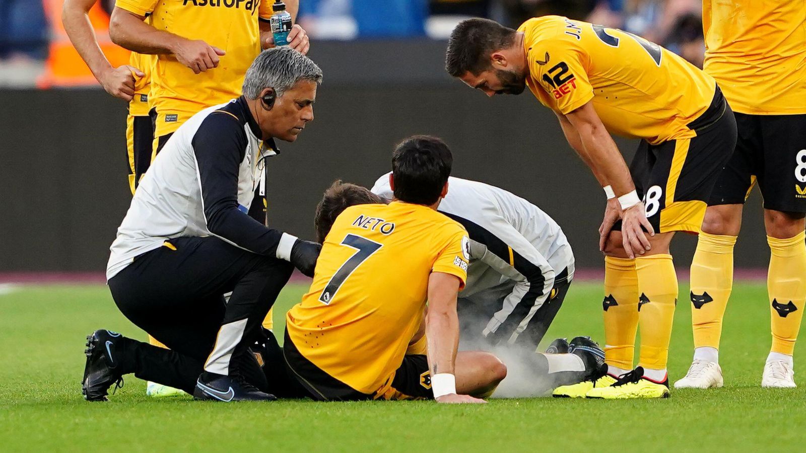 Gary O’Neil delivers worrying Pedro Neto injury update - Bóng Đá