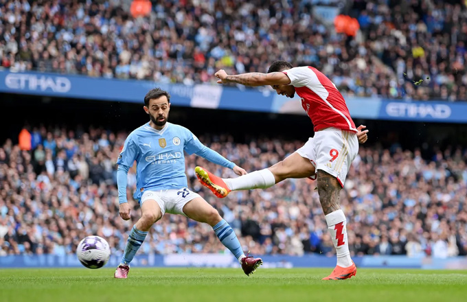 Theo Walcott names key reason Man City vs Arsenal Premier League title clash was a major letdown - Bóng Đá
