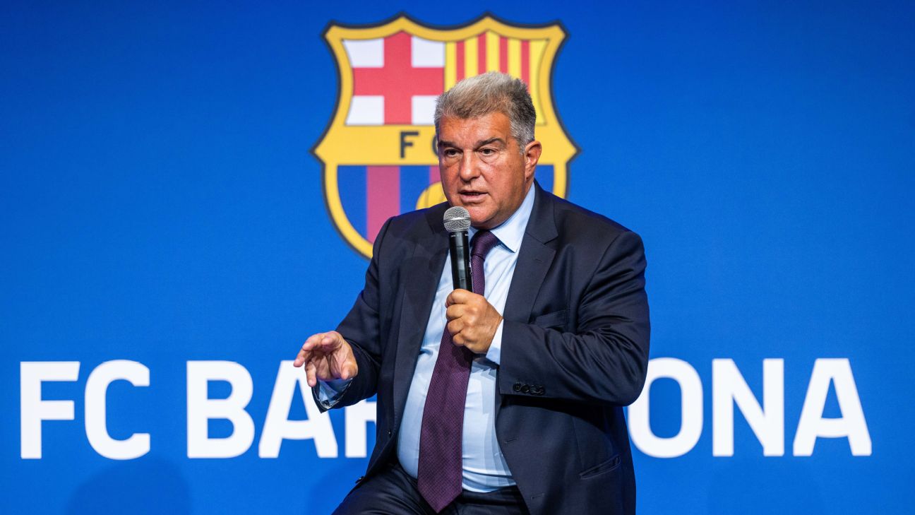 Barcelona chief demands Real Madrid replay if VAR error found - Bóng Đá