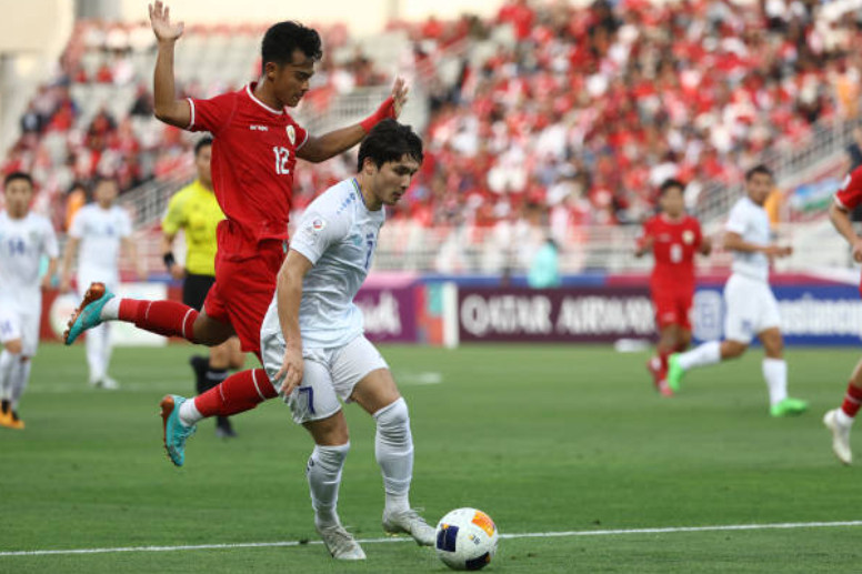 Bóng dội xà ngang U23 Indonesia - Bóng Đá