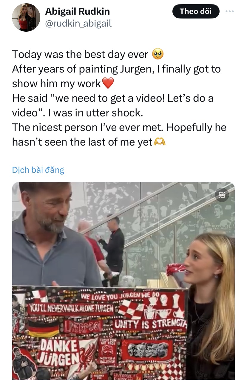 Liverpool boss Jurgen Klopp 'had tears in his eyes' after receiving a painting from a fan to commemorate his near nine-year spell at Anfield - Bóng Đá