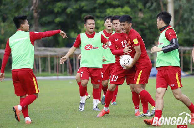 Buổi tập của ĐT Việt Nam trước trận chung kết diễn ra với không khí vui vẻ thoải mái. Ảnh: Gia Minh.