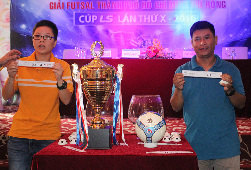 Buổi bốc thăm, chia bảng giải futsal TP.HCM mở rộng 2016. Ảnh: Đình Viên.