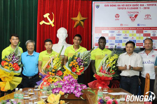 FLC Thanh Hóa chính thức ra mắt 4 tân binh giai đoạn lượt về V-League 2016. Ảnh: Mạnh Cường