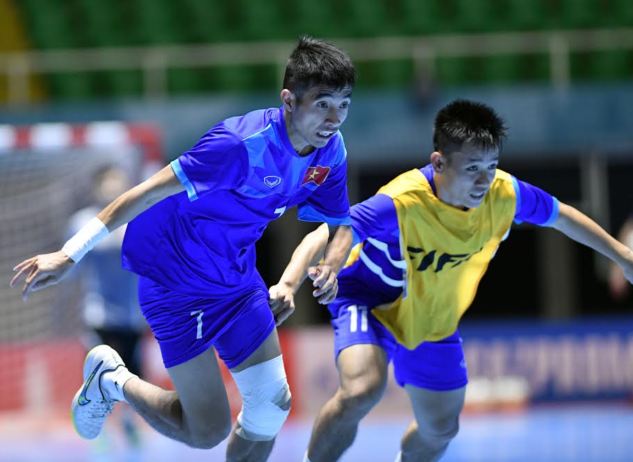 Futsal World Cup 2016: Trọng Luân, Quốc Nam trở lại, tuyển Việt Nam tập sân chính Coliseo el Pueblo