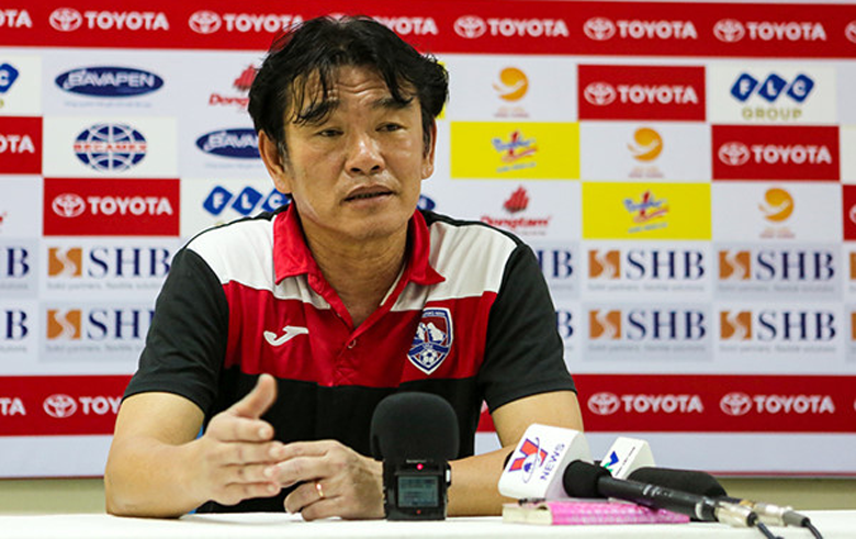 HLV Thanh Hùng hết lời khen ngợi học trò sau trận Siêu Cup