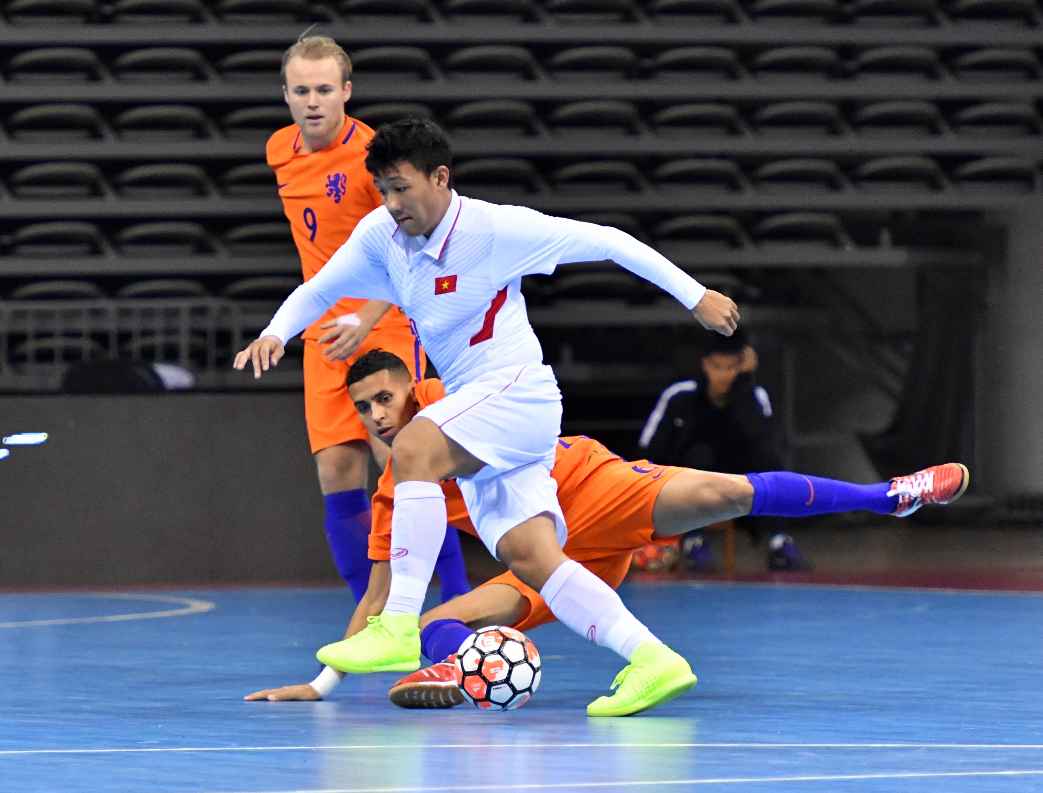 Chùm ảnh: Futsal Việt Nam chia điểm kịch tính cùng Hà Lan