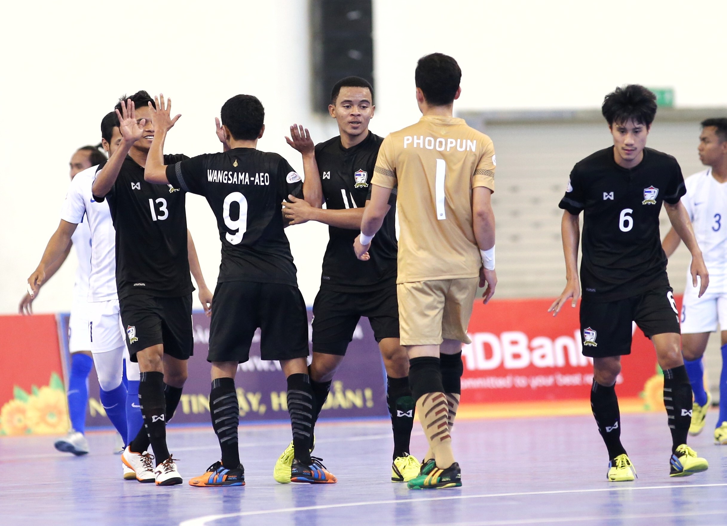    Giải futsal Đông Nam Á 2017: Đánh bại Malaysia 6-3, Thái Lan toàn thắng vào bán kết - Bóng Đá