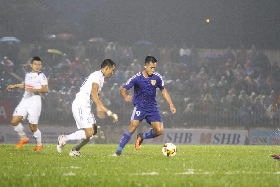 Thanh Trung tỏa sáng đưa Quảng Nam lên ngôi vô địch V-League - Bóng Đá